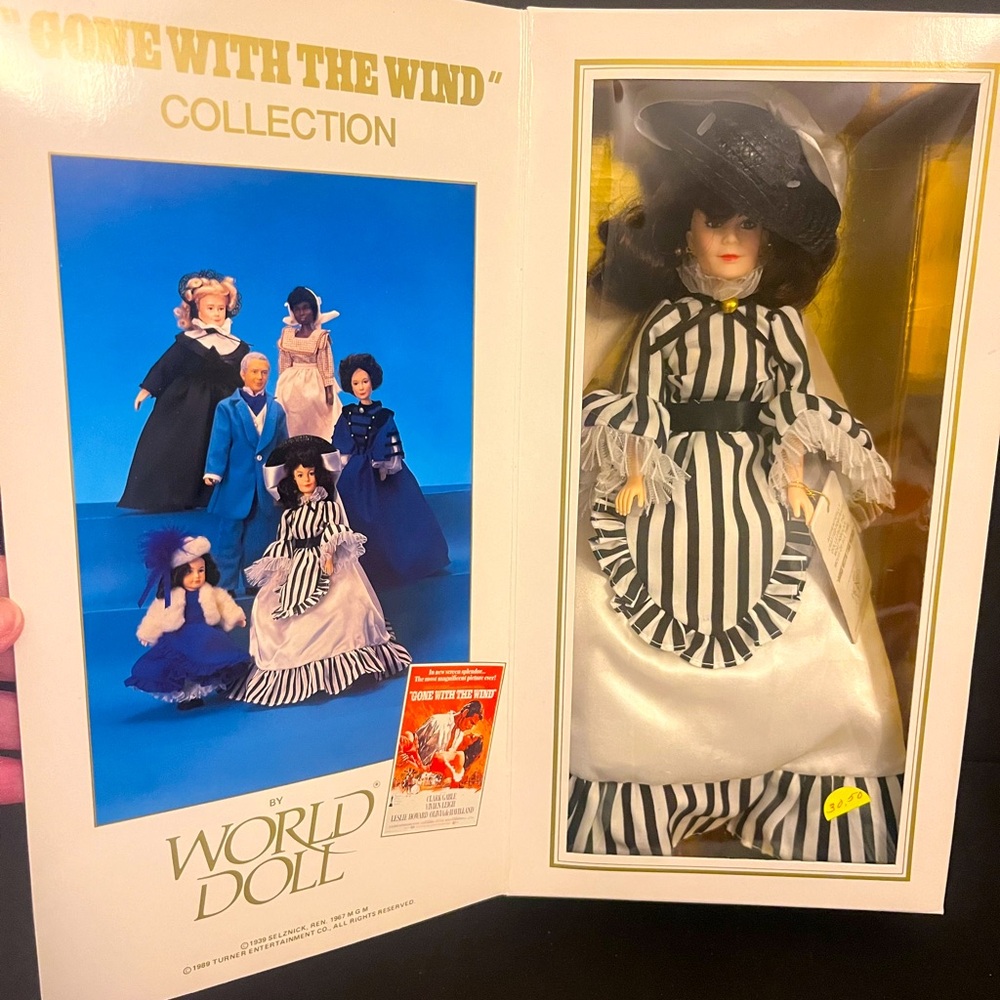 Gone with the Wind Scarlett doll in black and white honeymoon dress in box